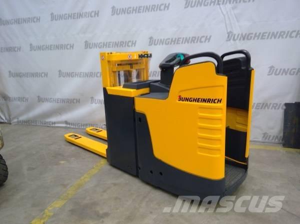 Jungheinrich ERD 220 自走式スタッカー