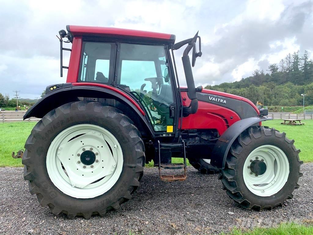 Valtra N101 Tractor 林業トラクター