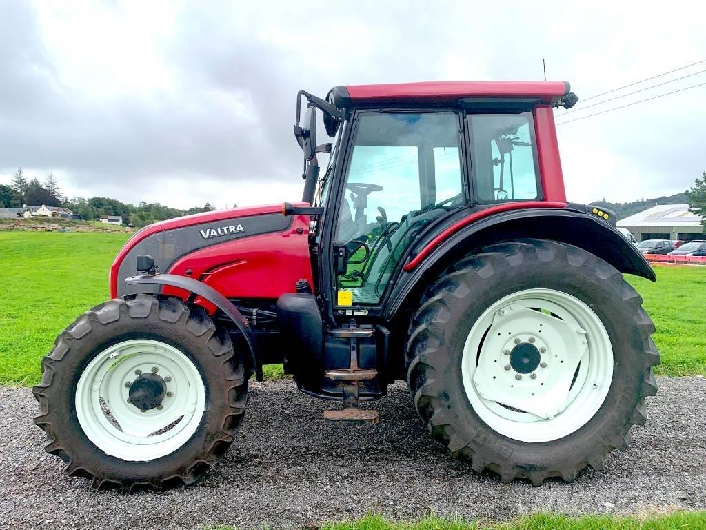 Valtra N101 Tractor 林業トラクター