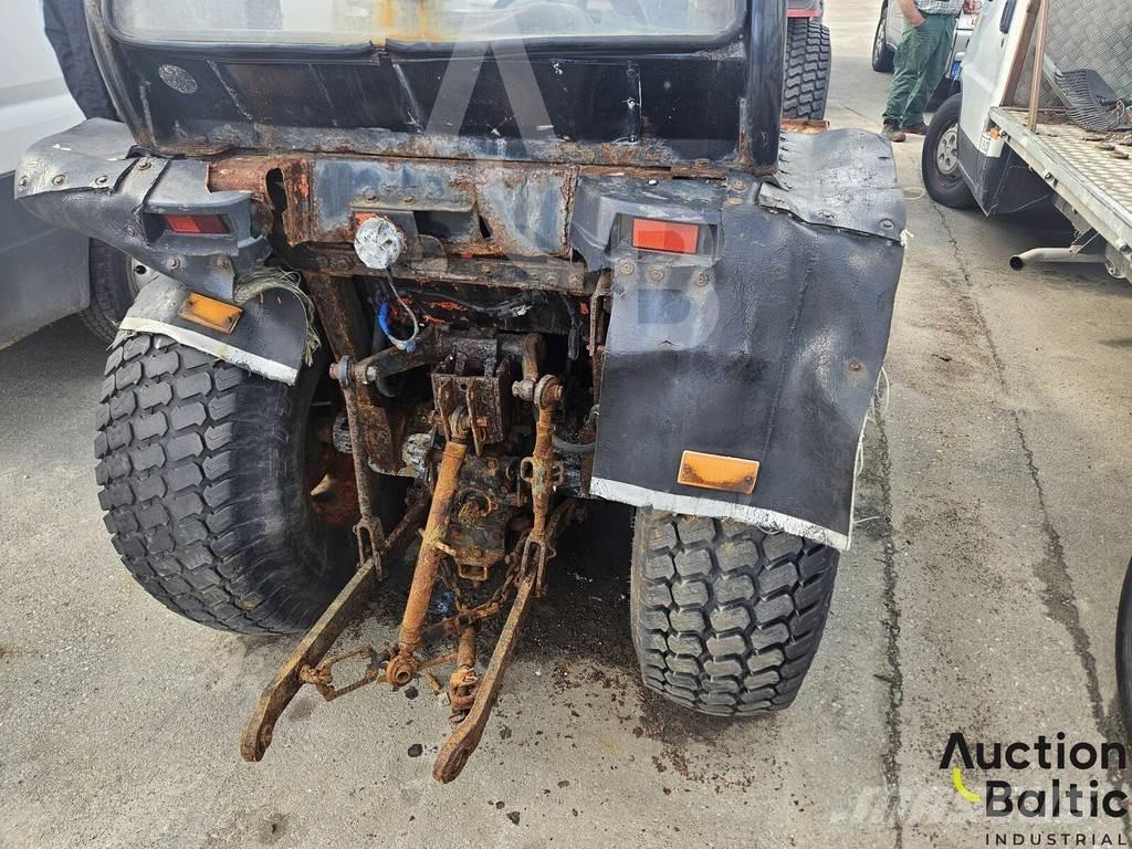 Kubota STV 32 トラクター