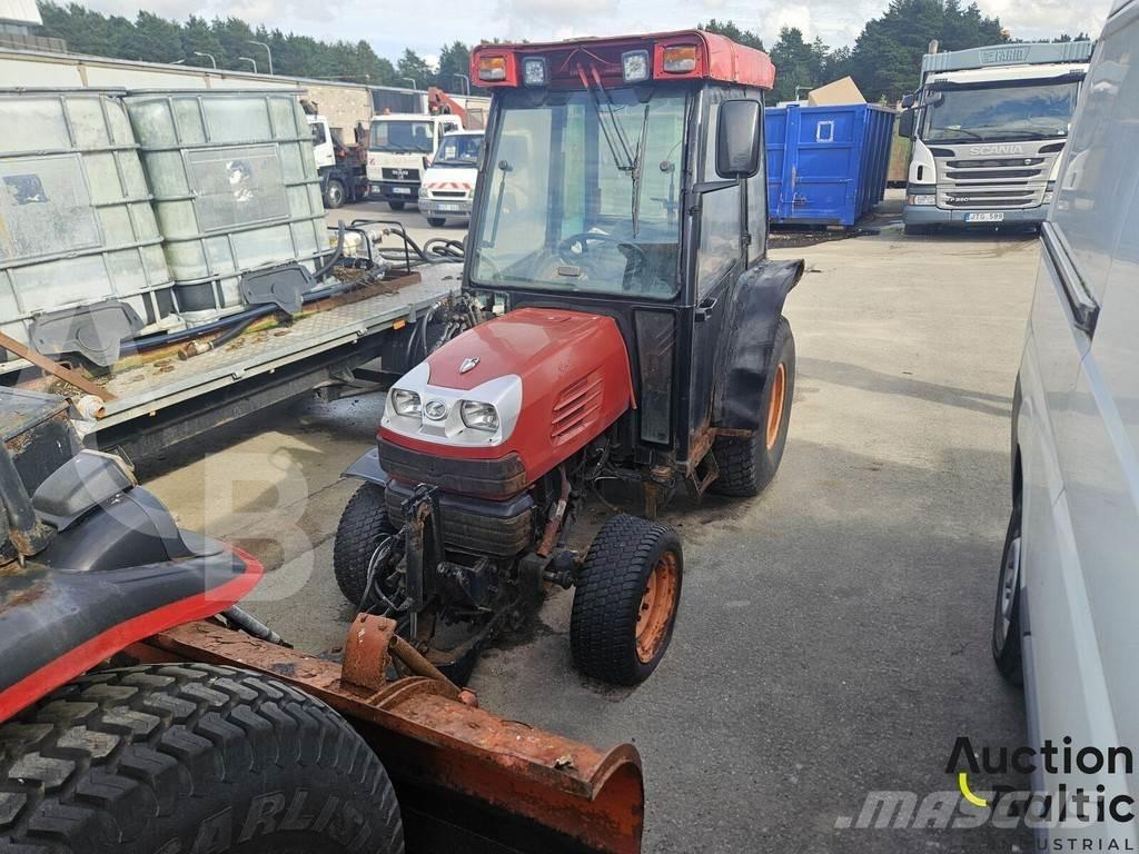 Kubota STV 32 トラクター
