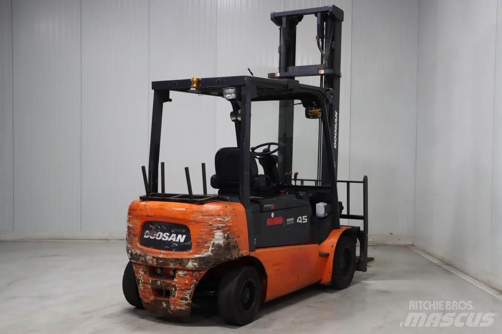Doosan B45X-5 バッテリーフォークリフト