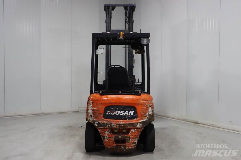 Doosan B45X-5 バッテリーフォークリフト