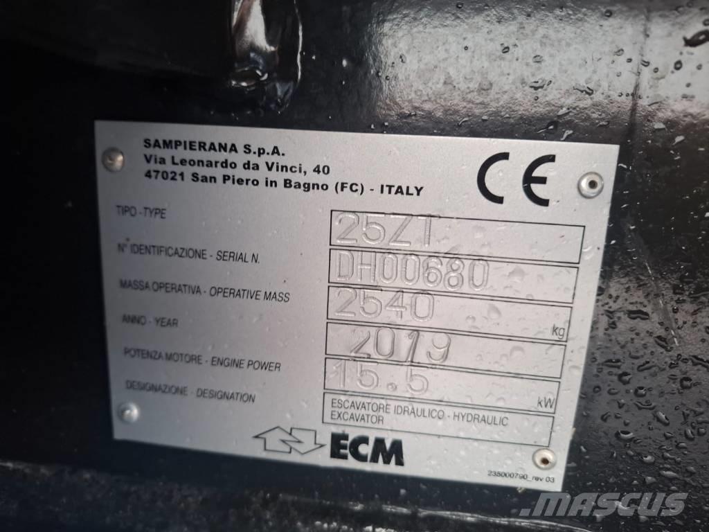 ECM 25 ZT ミニ油圧ショベル 7t以下（ミニユンボ・ミニディガー）