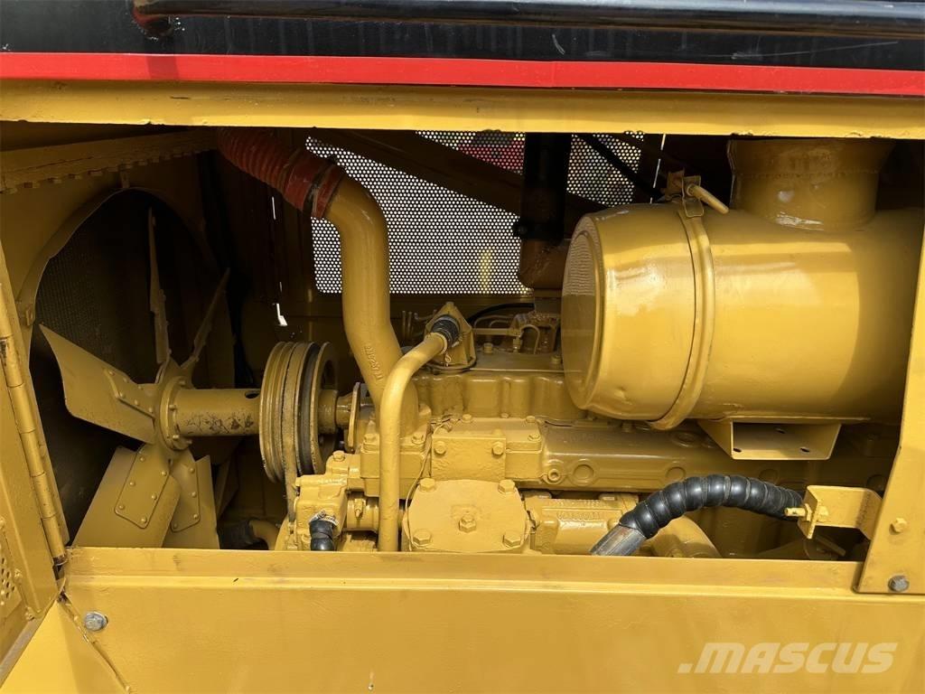 CAT D 6 G ブルドーザー