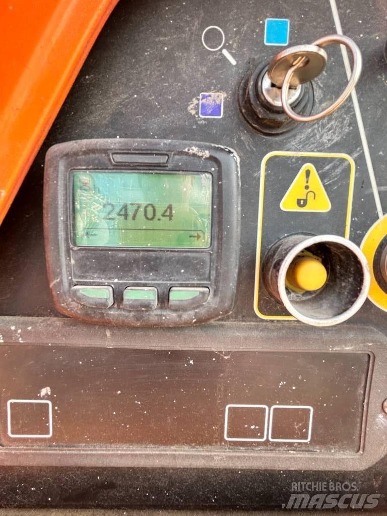 JLG 450 AJ ブームリフト　屈伸型