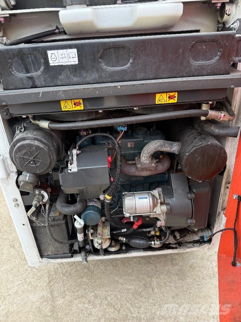 Bobcat S70 スキッドステアローダー