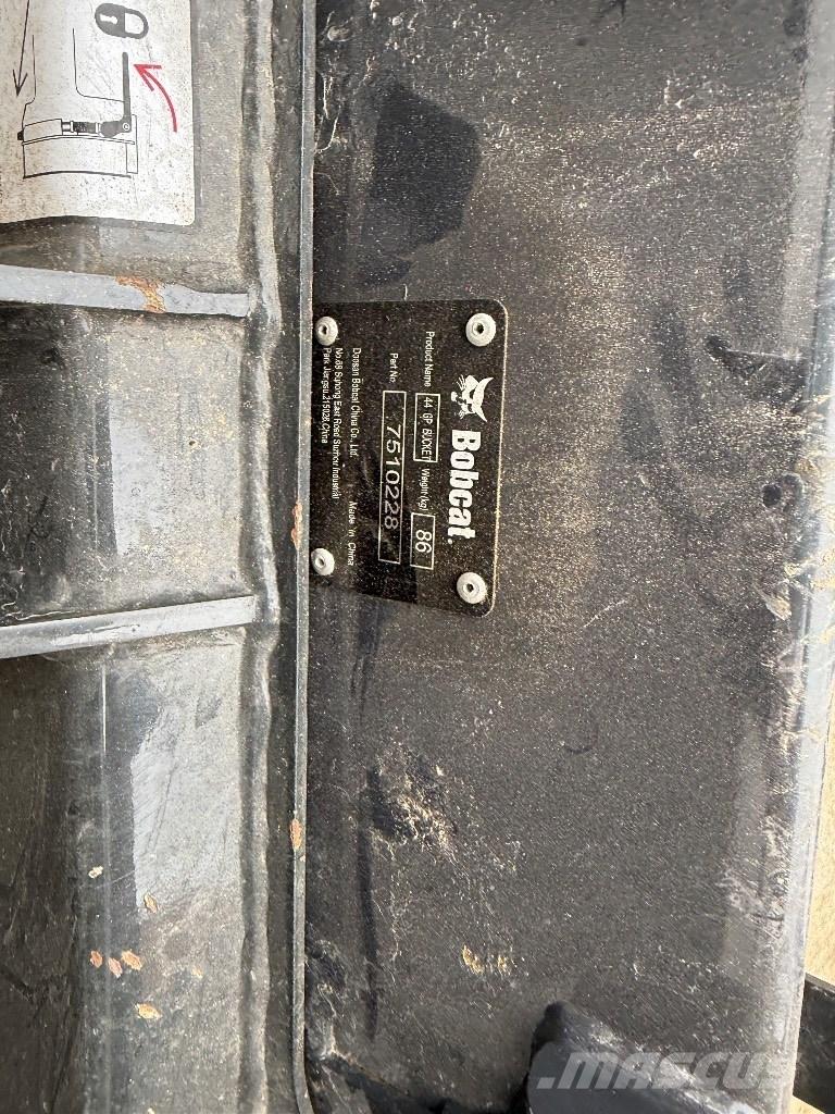 Bobcat S70 スキッドステアローダー