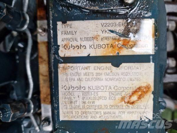 Kubota V2203-ES エンジン