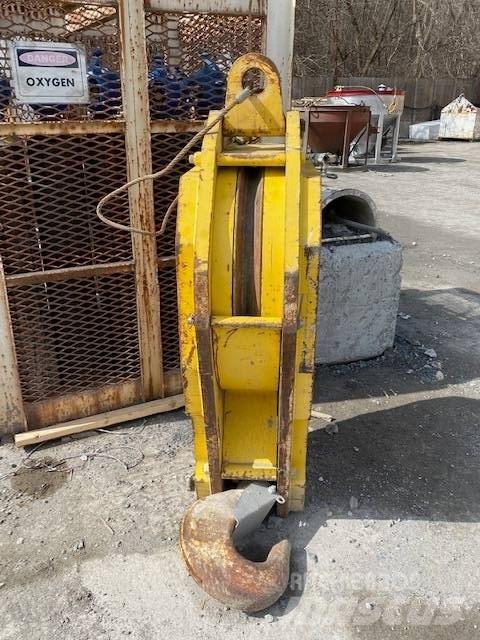 Liebherr HS 885 HD クローラクレーン