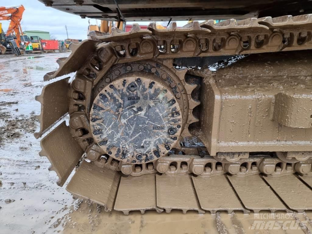 JCB JS 220LC Plus 大型油圧ショベル12t以上（パワーショベル・ユンボ）