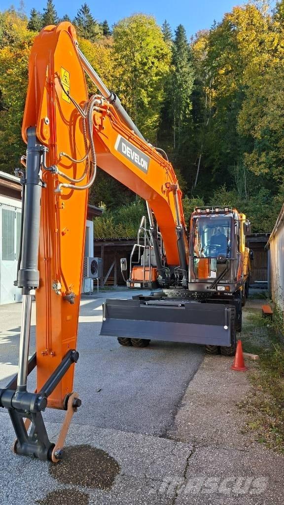 Develon DX 210 W-7 ホイール式油圧ショベル（パワーショベル・ユンボ・バックホー）