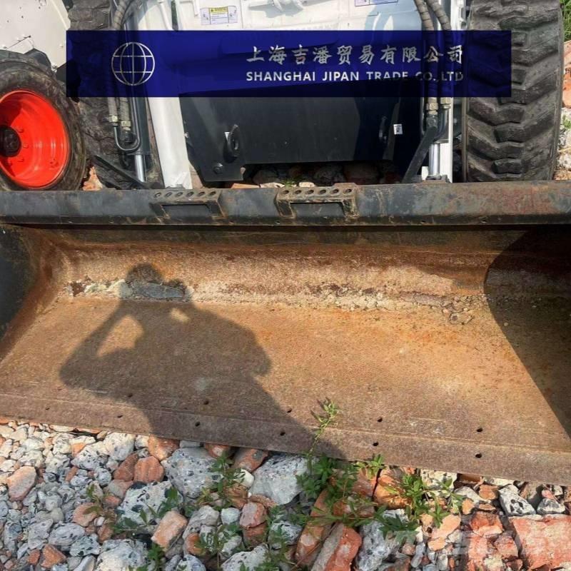 Bobcat S 590 スキッドステアローダー