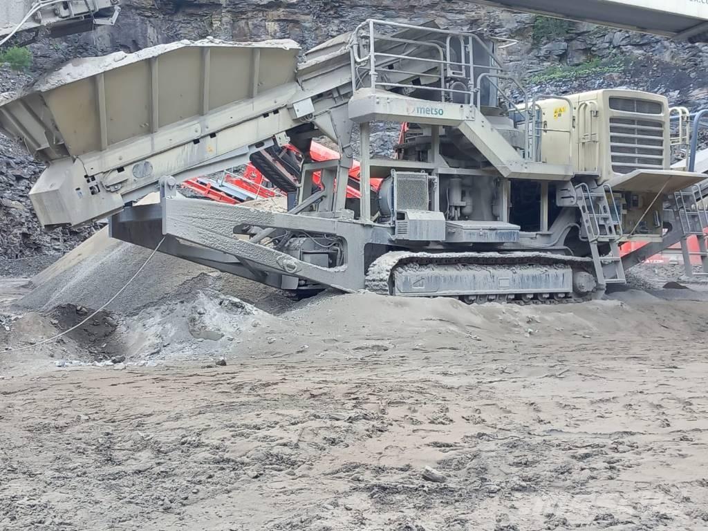 Metso LT 200 HP 自走式クラッシャー