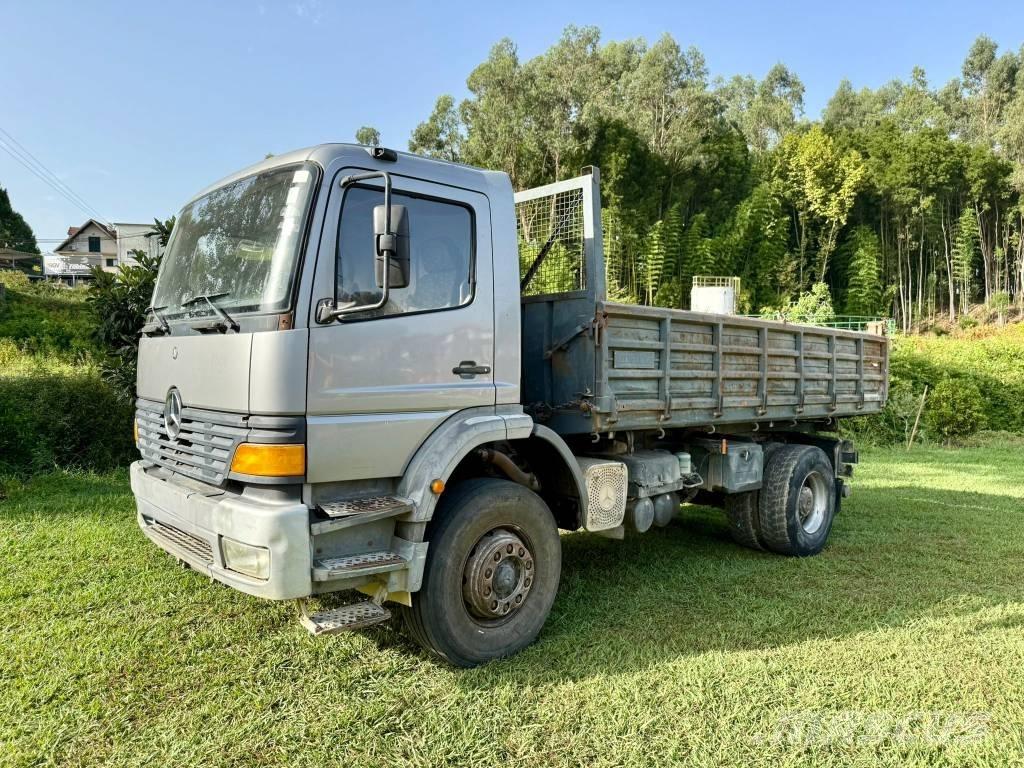 Mercedes-Benz 1828 ダンプ