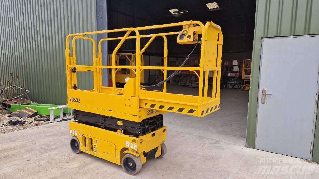 JCB S 1530 E シザースリフト