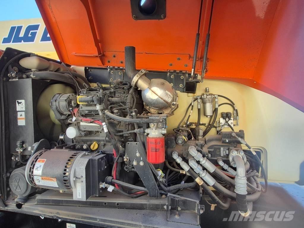 JLG 800 AJ ブームリフト　屈伸型