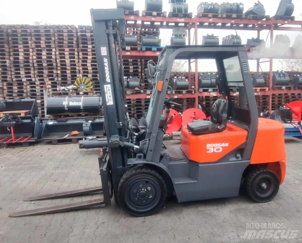 Doosan D 30 G ディーゼル・軽油