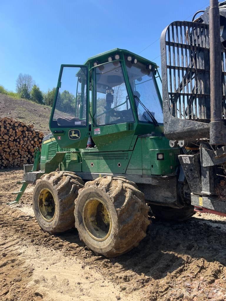 John Deere 1110G フォワーダー