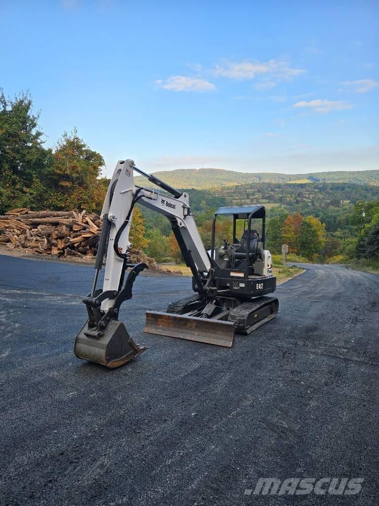 Bobcat E 42 ミニ油圧ショベル 7t以下（ミニユンボ・ミニディガー）