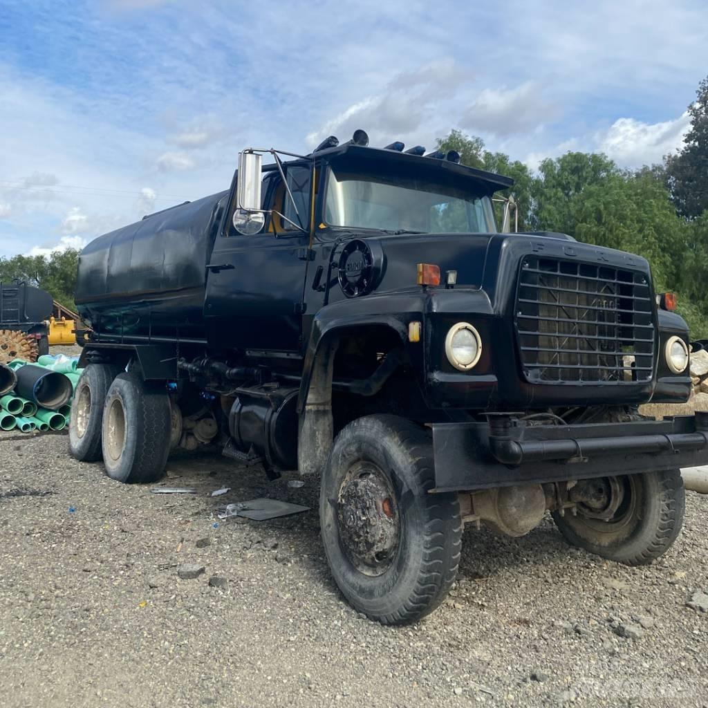 Ford 6 x 6 給水車