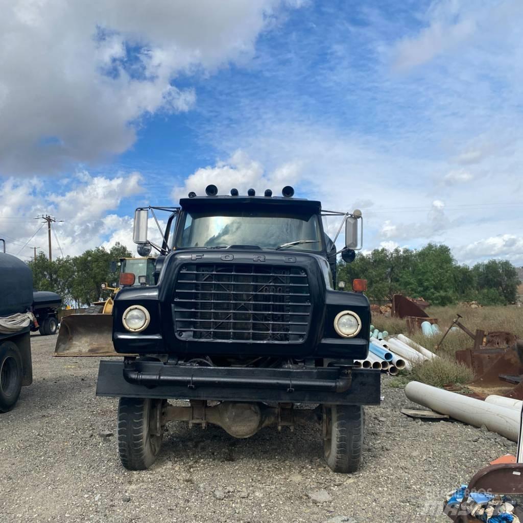 Ford 6 x 6 給水車