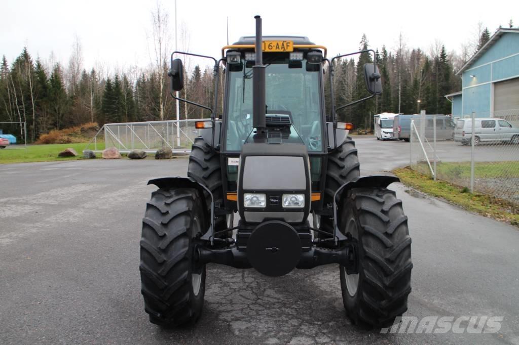 Valtra 700 トラクター