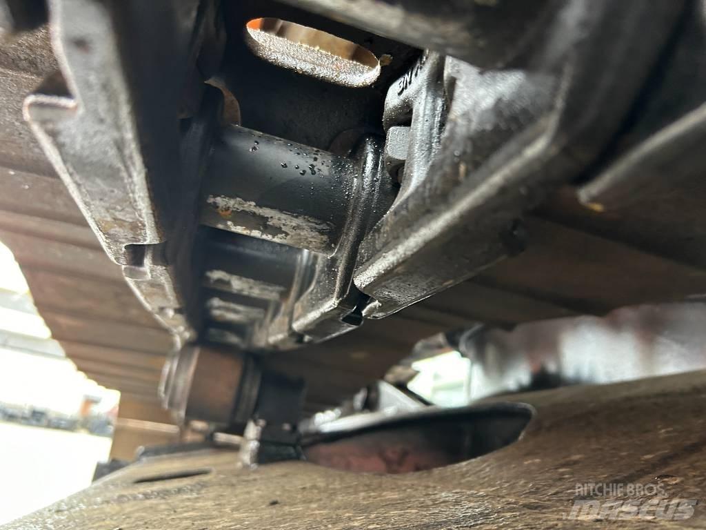 Hitachi ZX 135 US 大型油圧ショベル12t以上（パワーショベル・ユンボ）