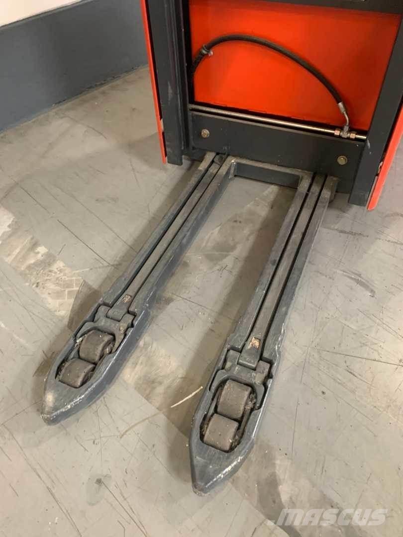 Linde L12I 自走式スタッカー