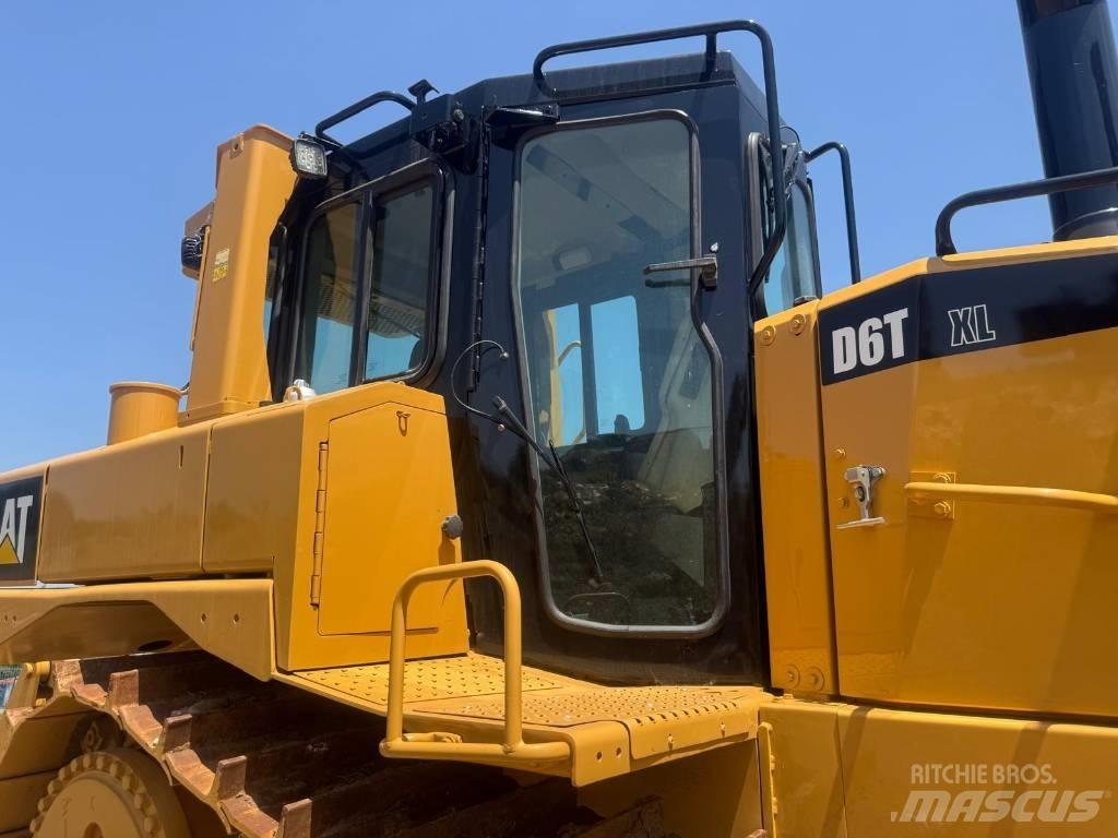 CAT D 6 T XL ブルドーザー