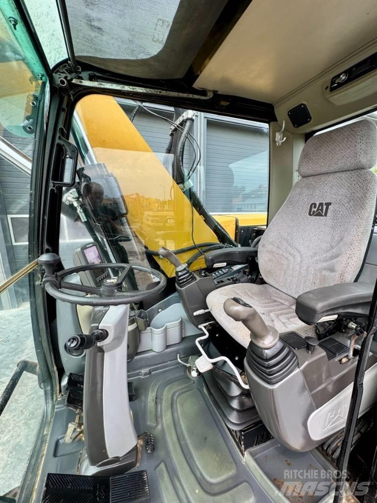 CAT M322D ホイール式油圧ショベル（パワーショベル・ユンボ・バックホー）