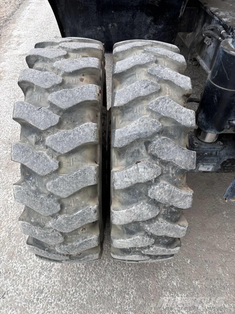 Hitachi ZX 140 W-5B ホイール式油圧ショベル（パワーショベル・ユンボ・バックホー）