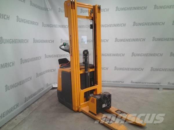 Jungheinrich ERC 214 自走式スタッカー