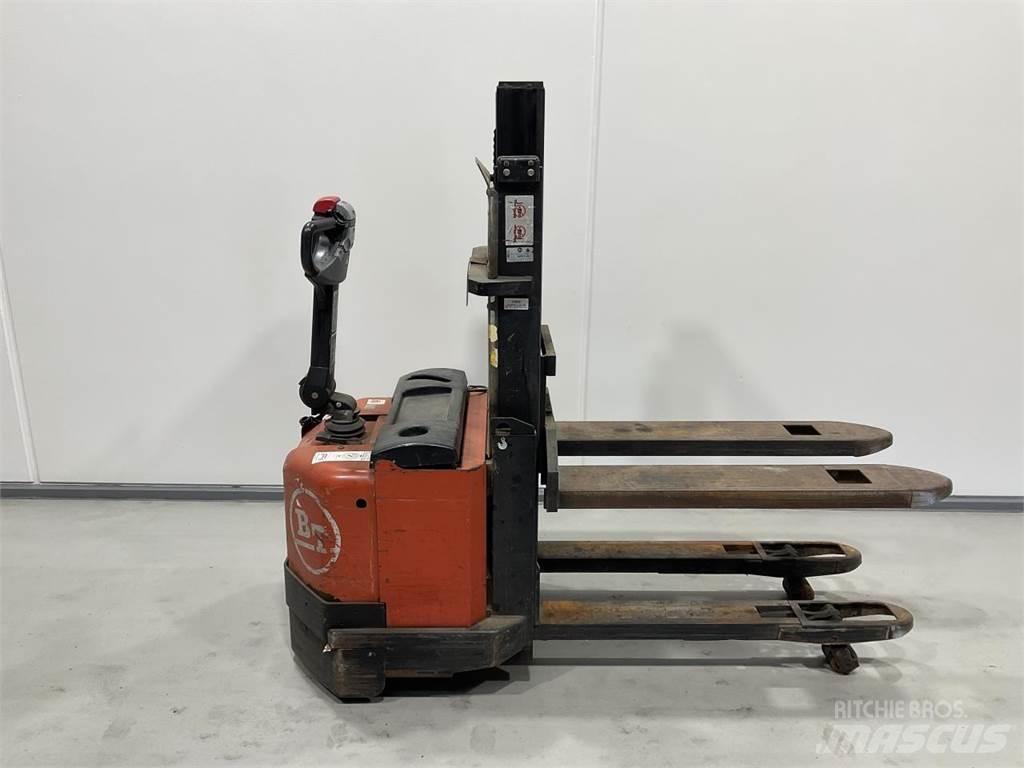 BT S16D 自走式スタッカー
