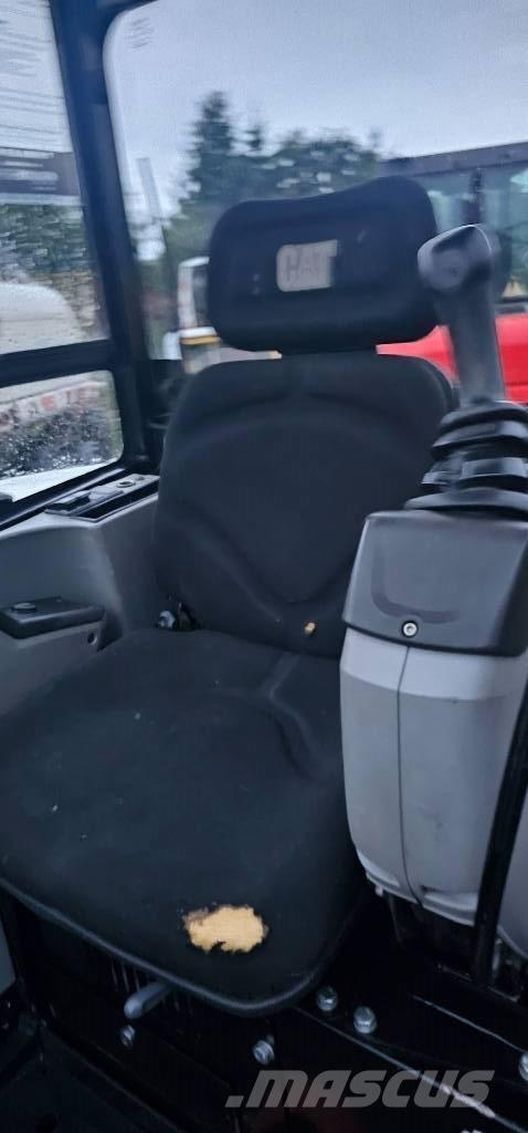 CAT 302.7 D CR ミニ油圧ショベル 7t以下（ミニユンボ・ミニディガー）