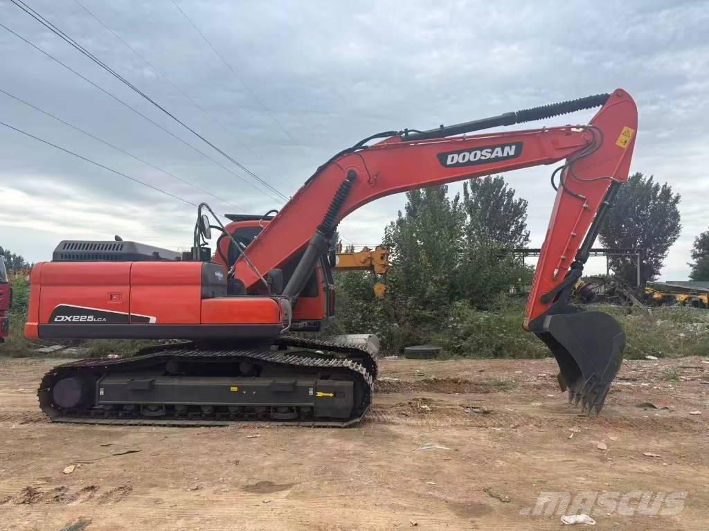 Doosan DX 225 大型油圧ショベル12t以上（パワーショベル・ユンボ）