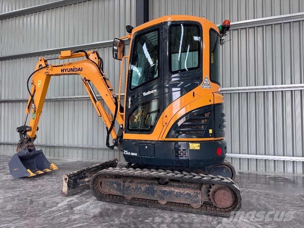 Hyundai R25Z-9 AK ミニ油圧ショベル 7t以下（ミニユンボ・ミニディガー）