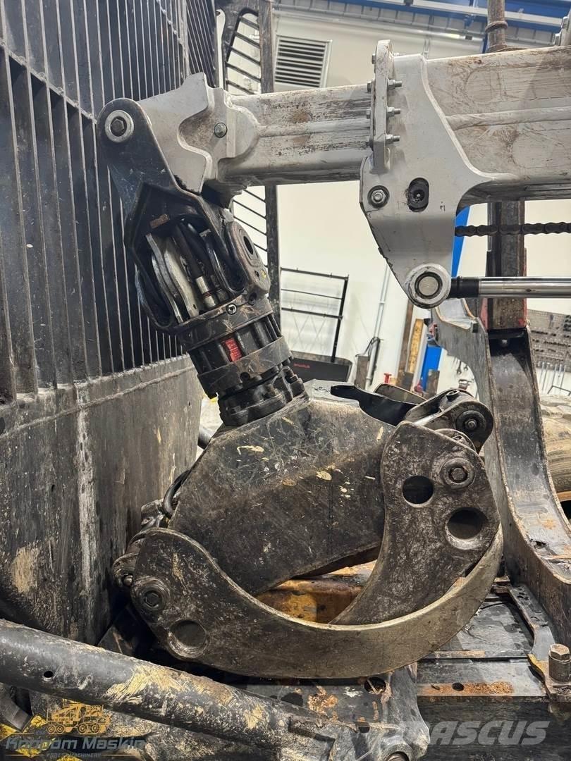 Komatsu 855 フォワーダー