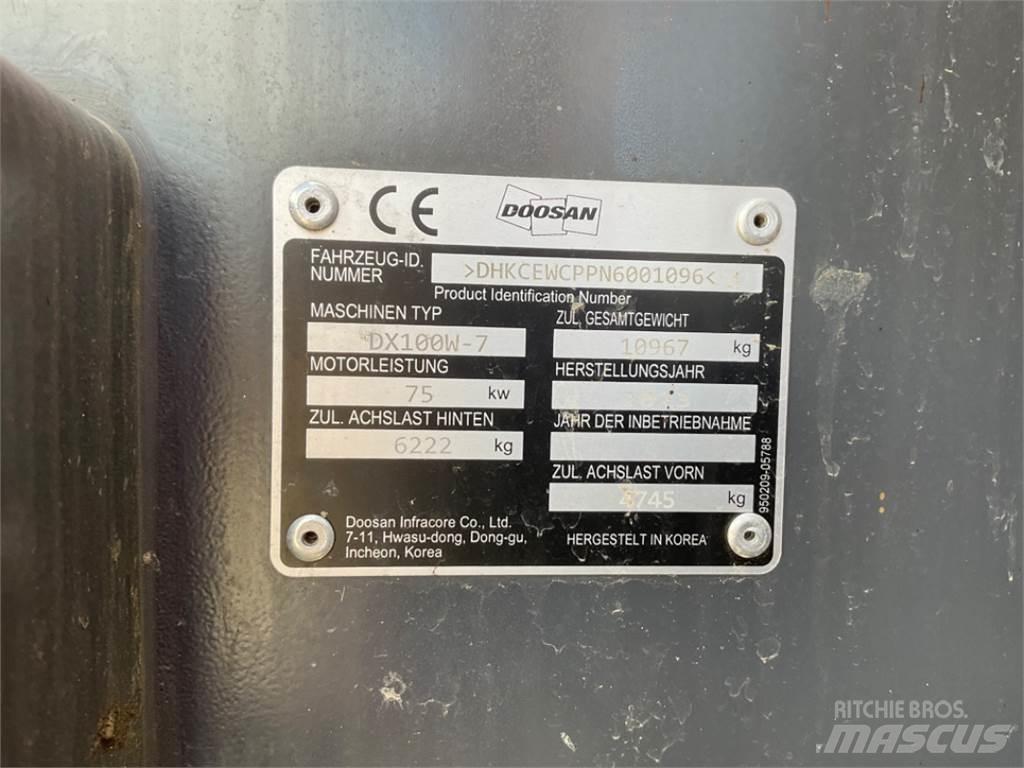 Doosan DX100W-7 ホイール式油圧ショベル（パワーショベル・ユンボ・バックホー）
