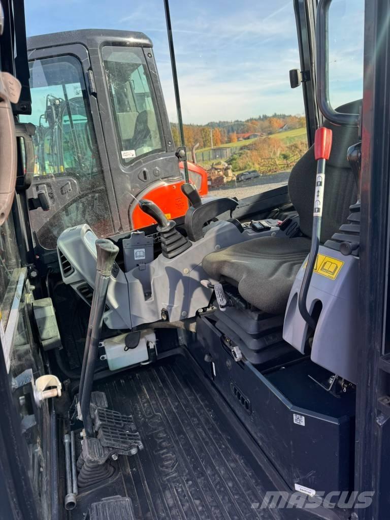 Kubota KX 027-4 ミニ油圧ショベル 7t以下（ミニユンボ・ミニディガー）