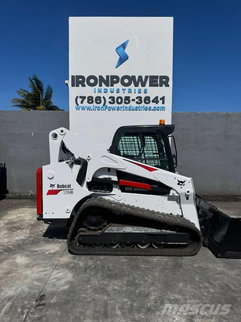 Bobcat T 740 スキッドステアローダー