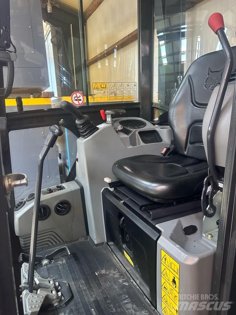 Bobcat E 20 Z ミニ油圧ショベル 7t以下（ミニユンボ・ミニディガー）