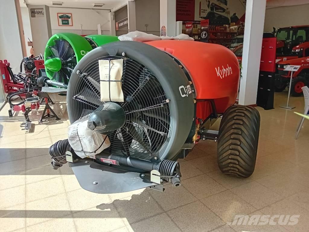Kubota XTA3120 牽引型スプレイヤー