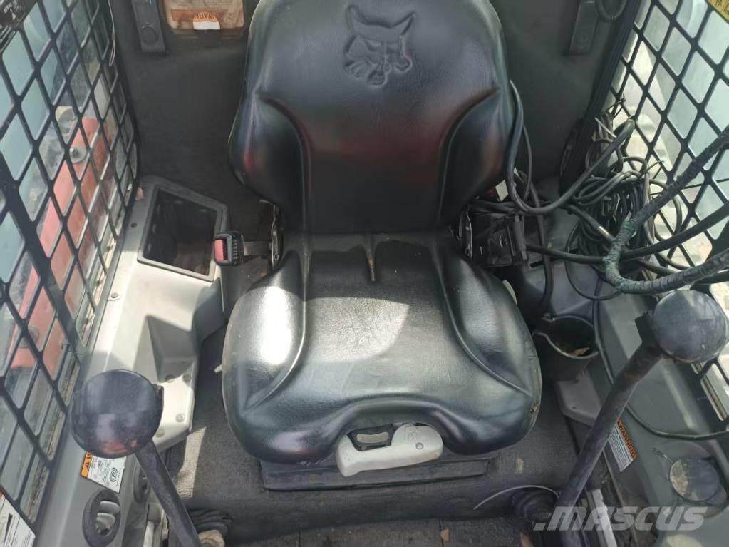 Bobcat T 770 スキッドステアローダー