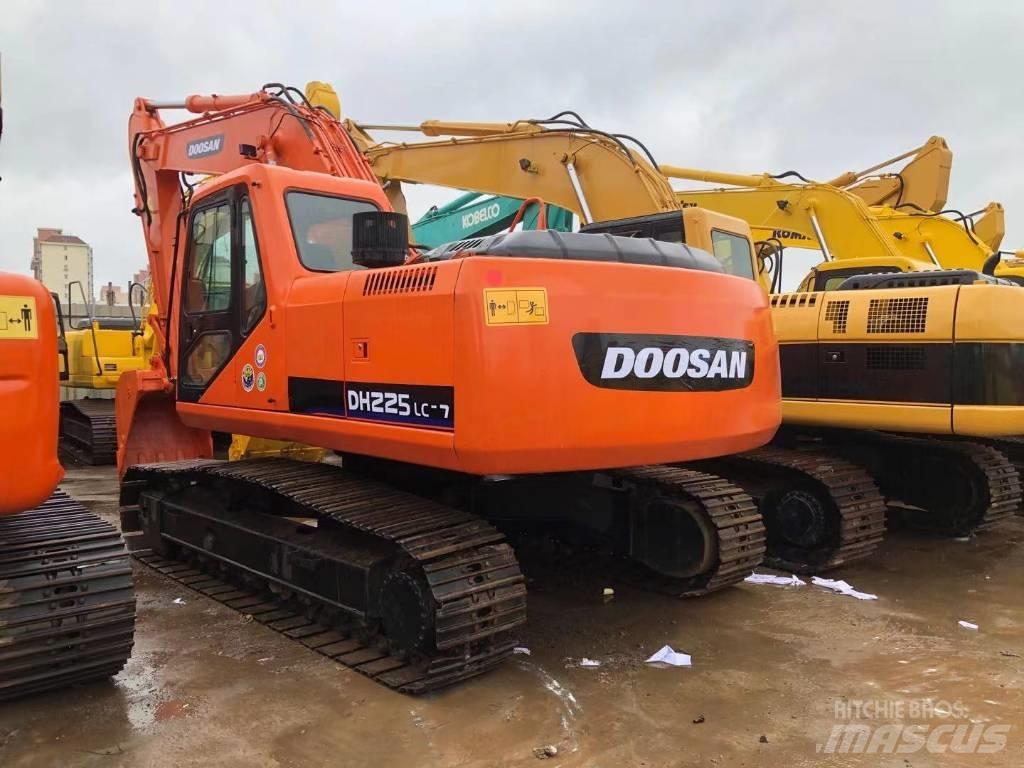 Doosan 225 LC 大型油圧ショベル12t以上（パワーショベル・ユンボ）