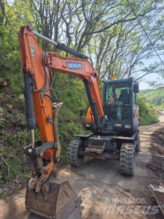 Doosan DX 55 W ホイール式油圧ショベル（パワーショベル・ユンボ・バックホー）
