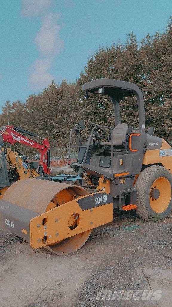 Volvo SD 45 B 振動ローラ