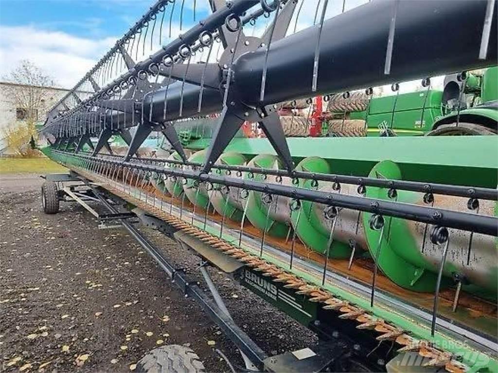 John Deere S 685 i コンバイン