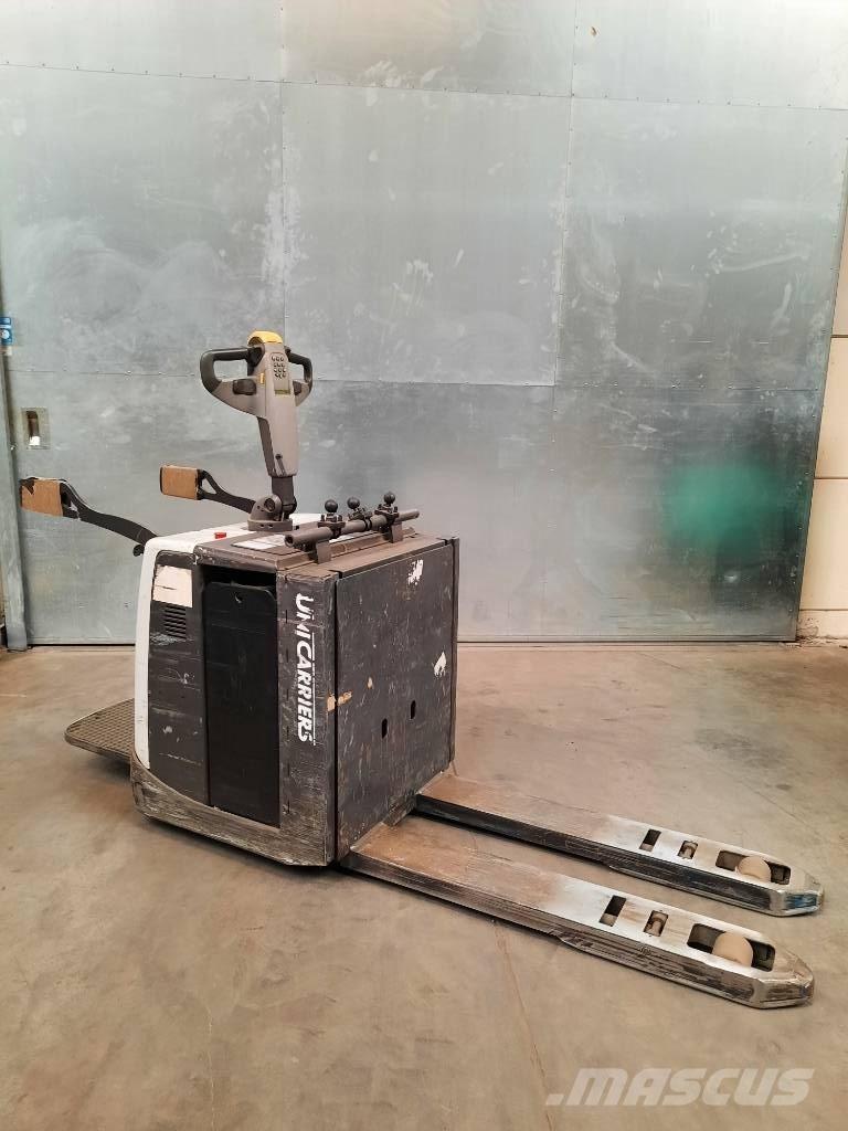 UniCarriers 200PMR ローリフトとプラットフォーム
