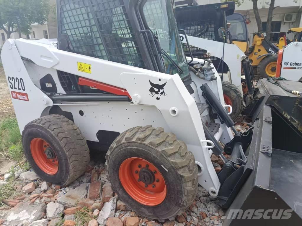 Bobcat S 220 スキッドステアローダー